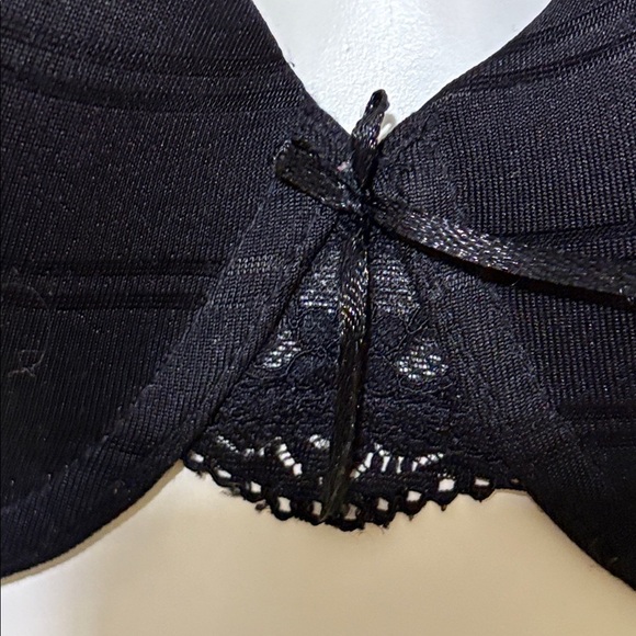 La Vie En Rose Black underwire Bra with lace detail, 36C - Picture 2 of 10